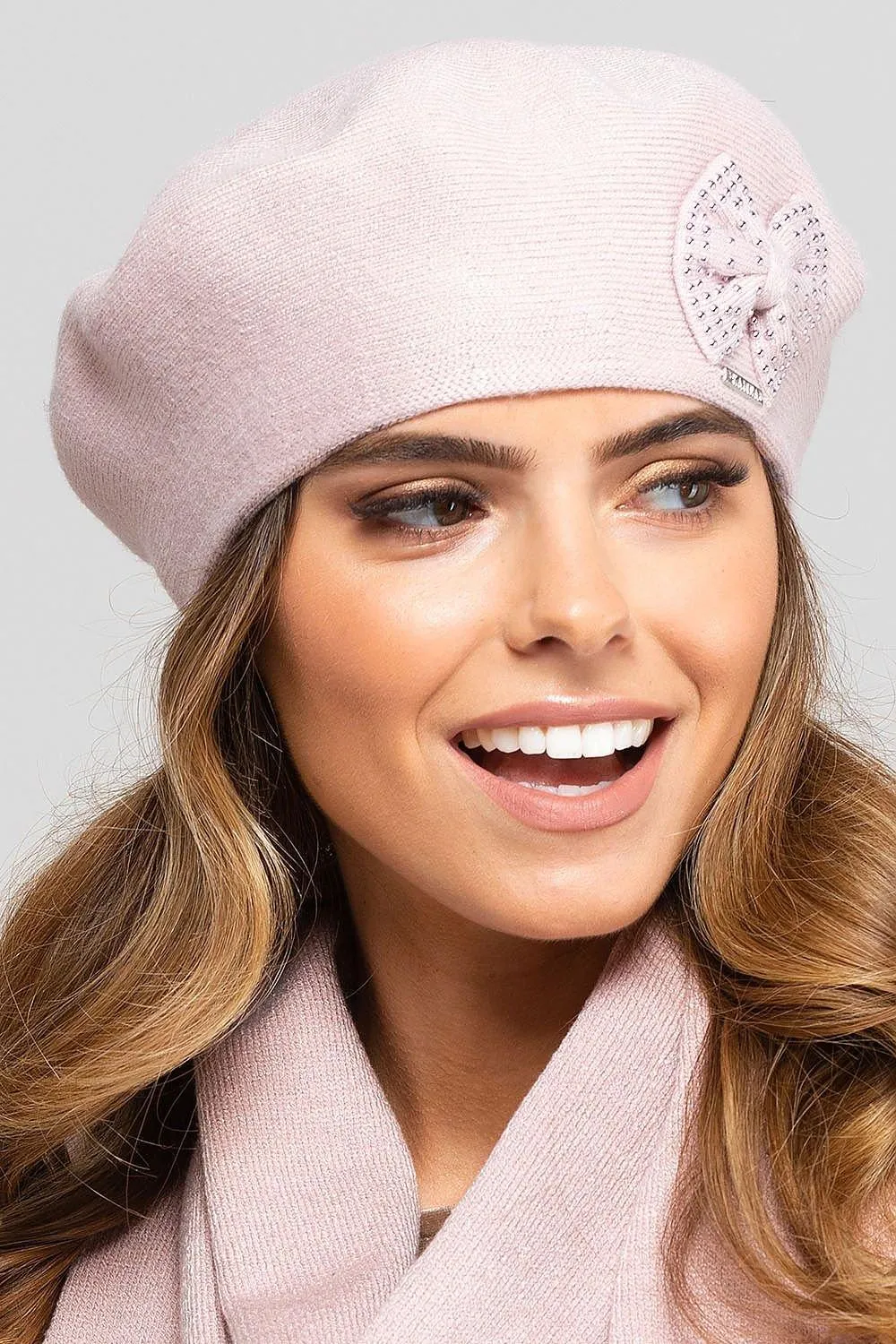 Chic Winter Bow Beret