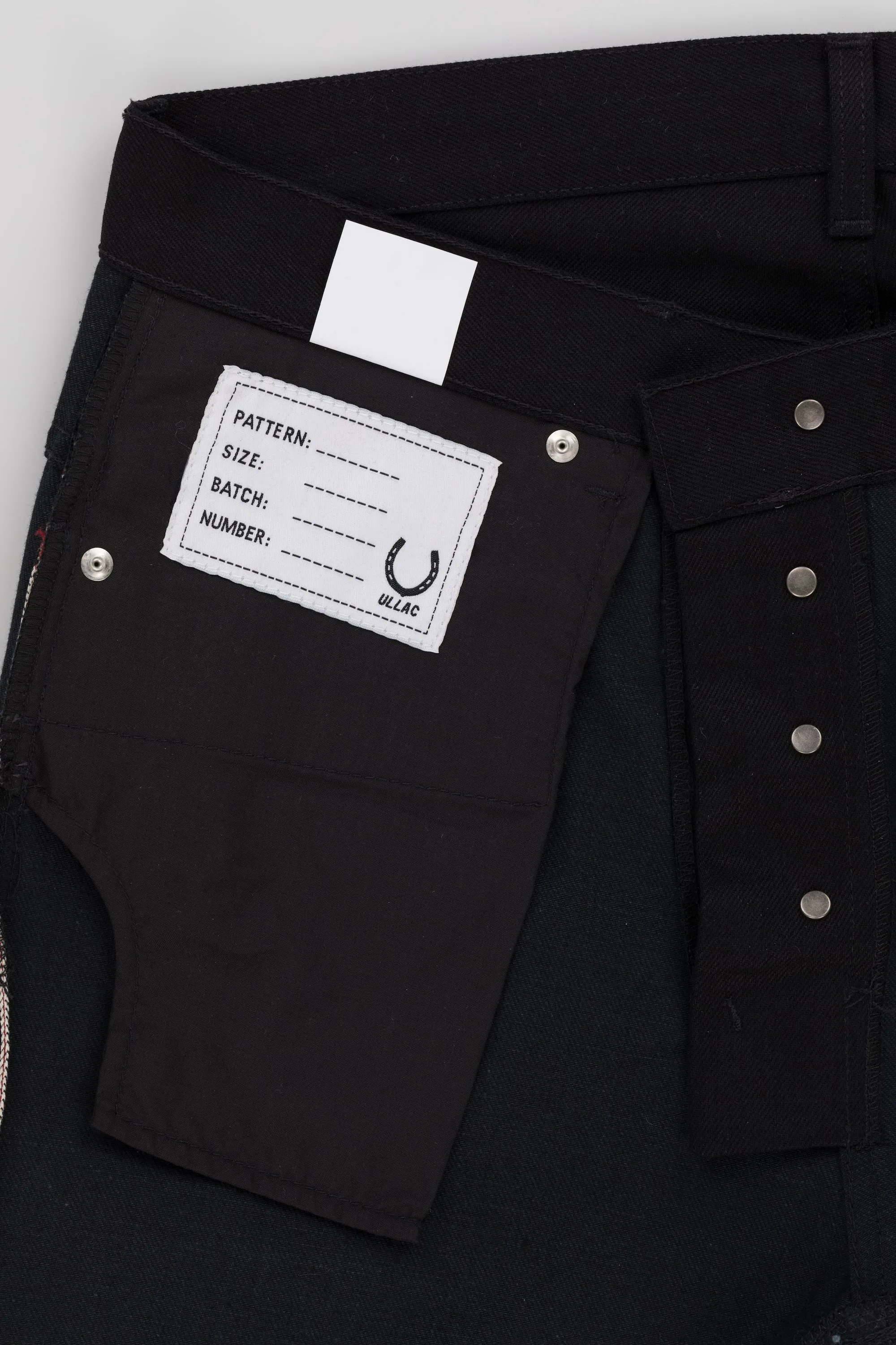 STRAIGHT JEANS - BLACK