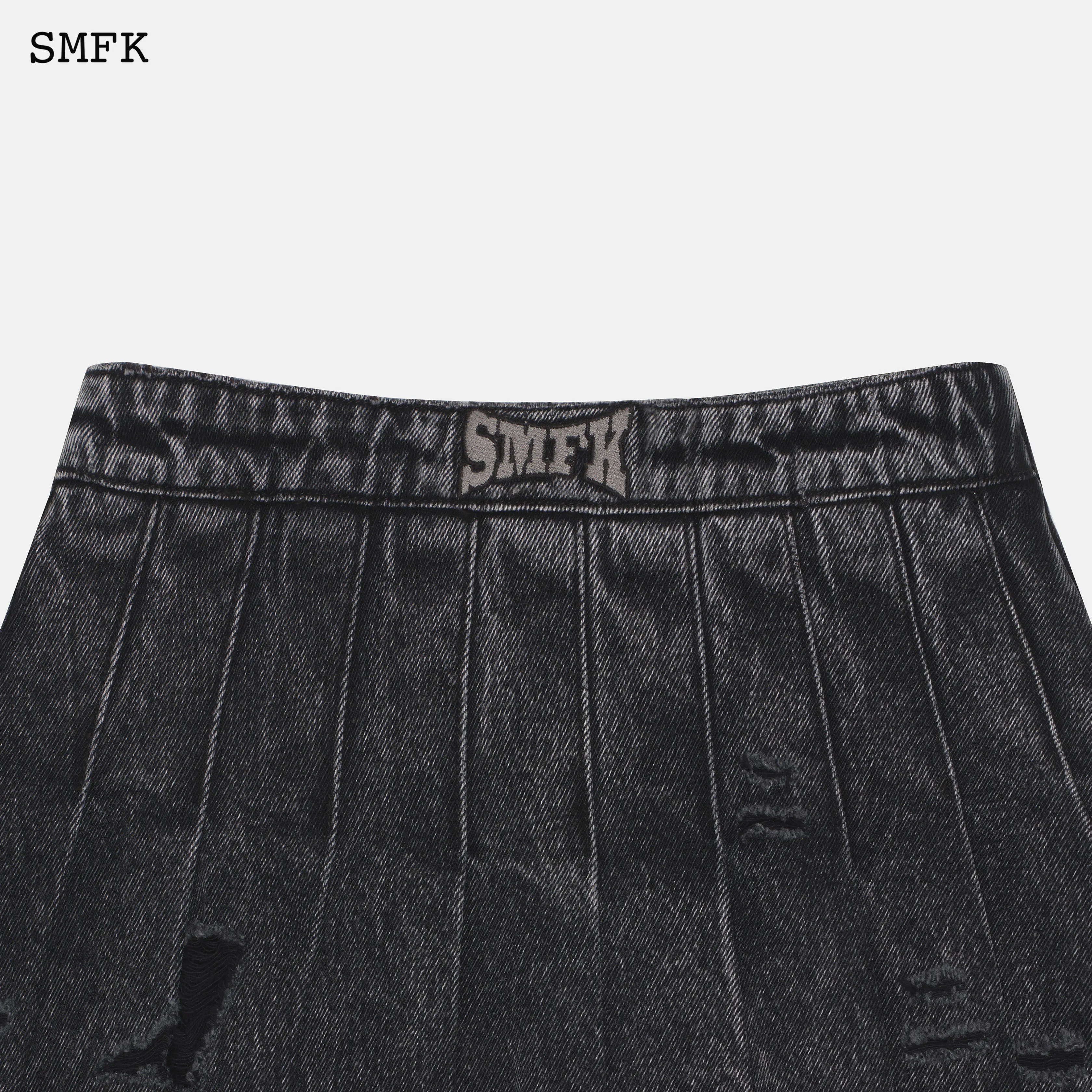 Wilderness Wandering Black Pleated Short Skirt