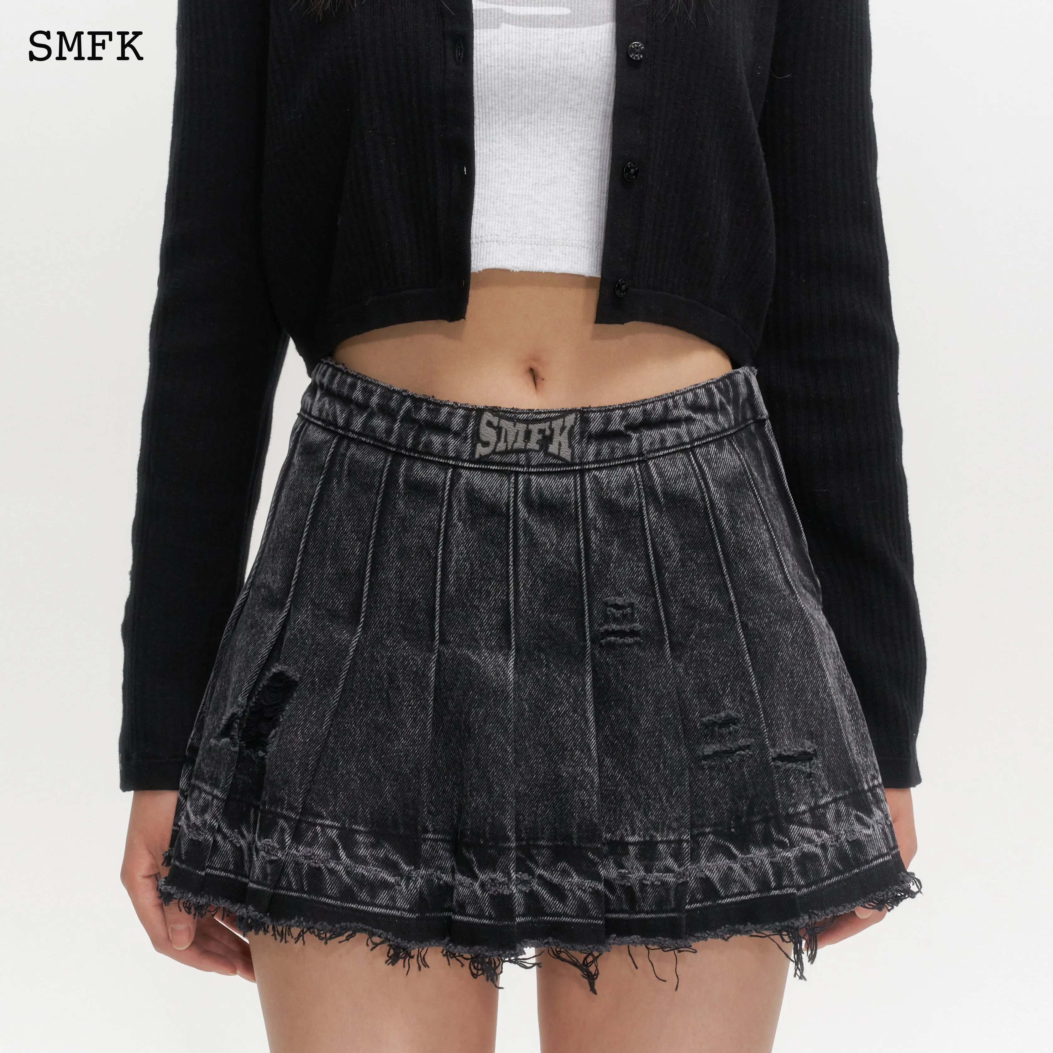Wilderness Wandering Black Pleated Short Skirt