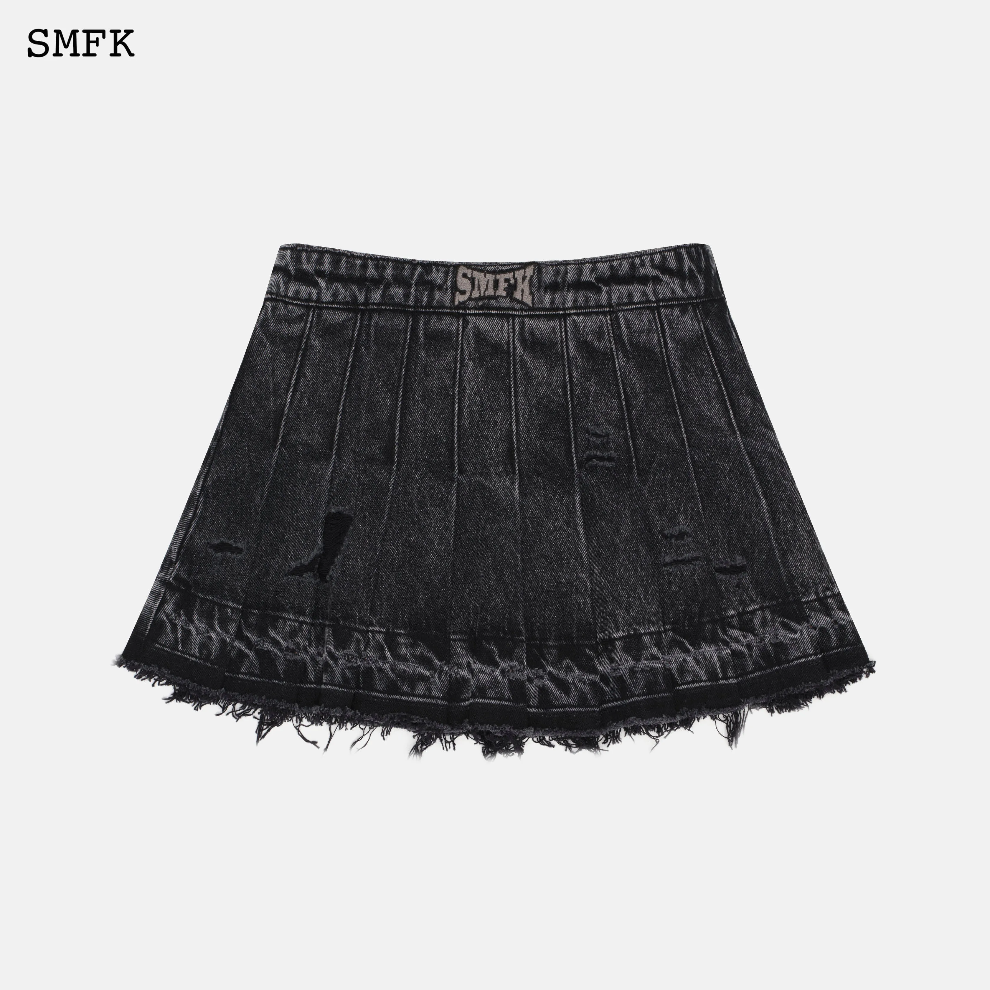 Wilderness Wandering Black Pleated Short Skirt