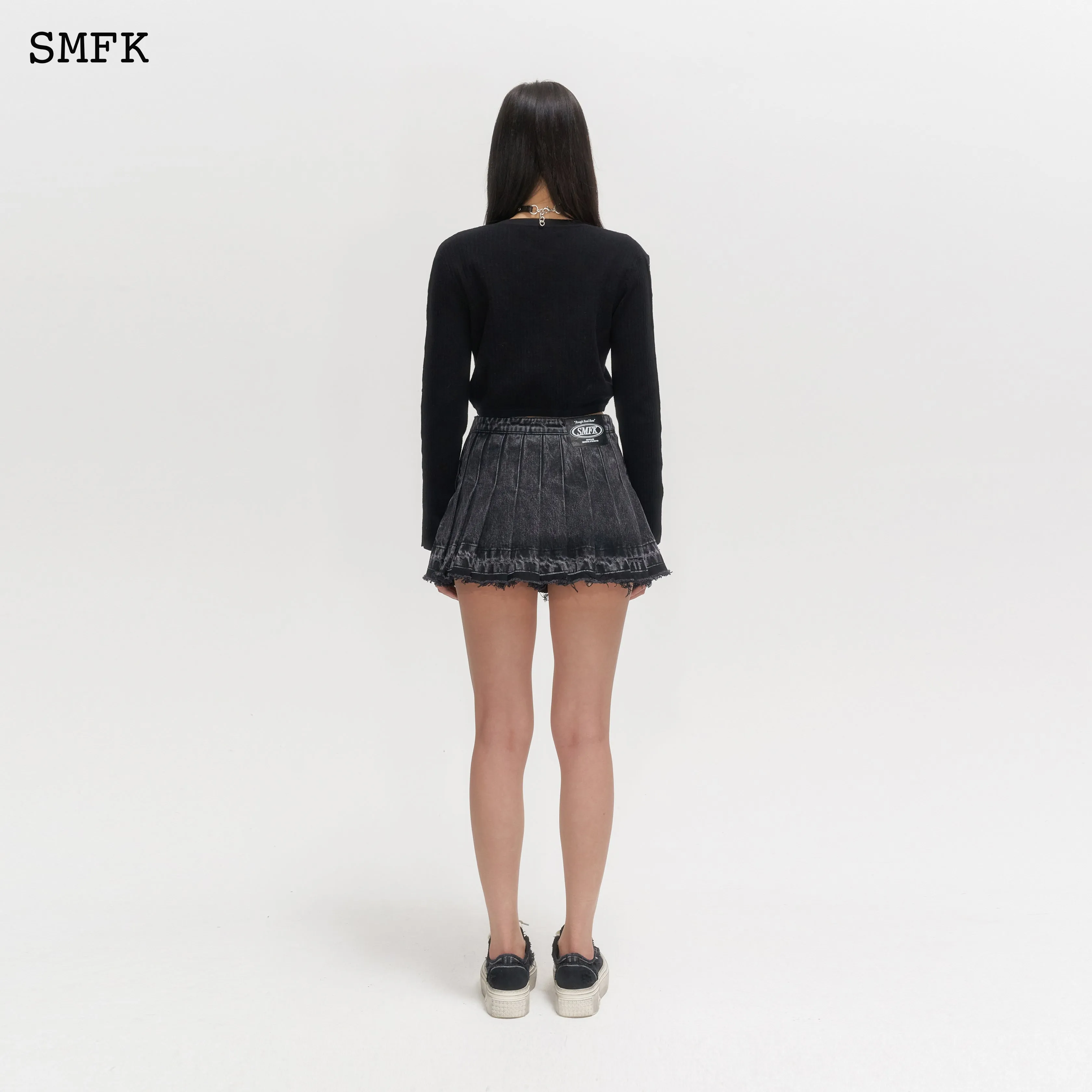 Wilderness Wandering Black Pleated Short Skirt