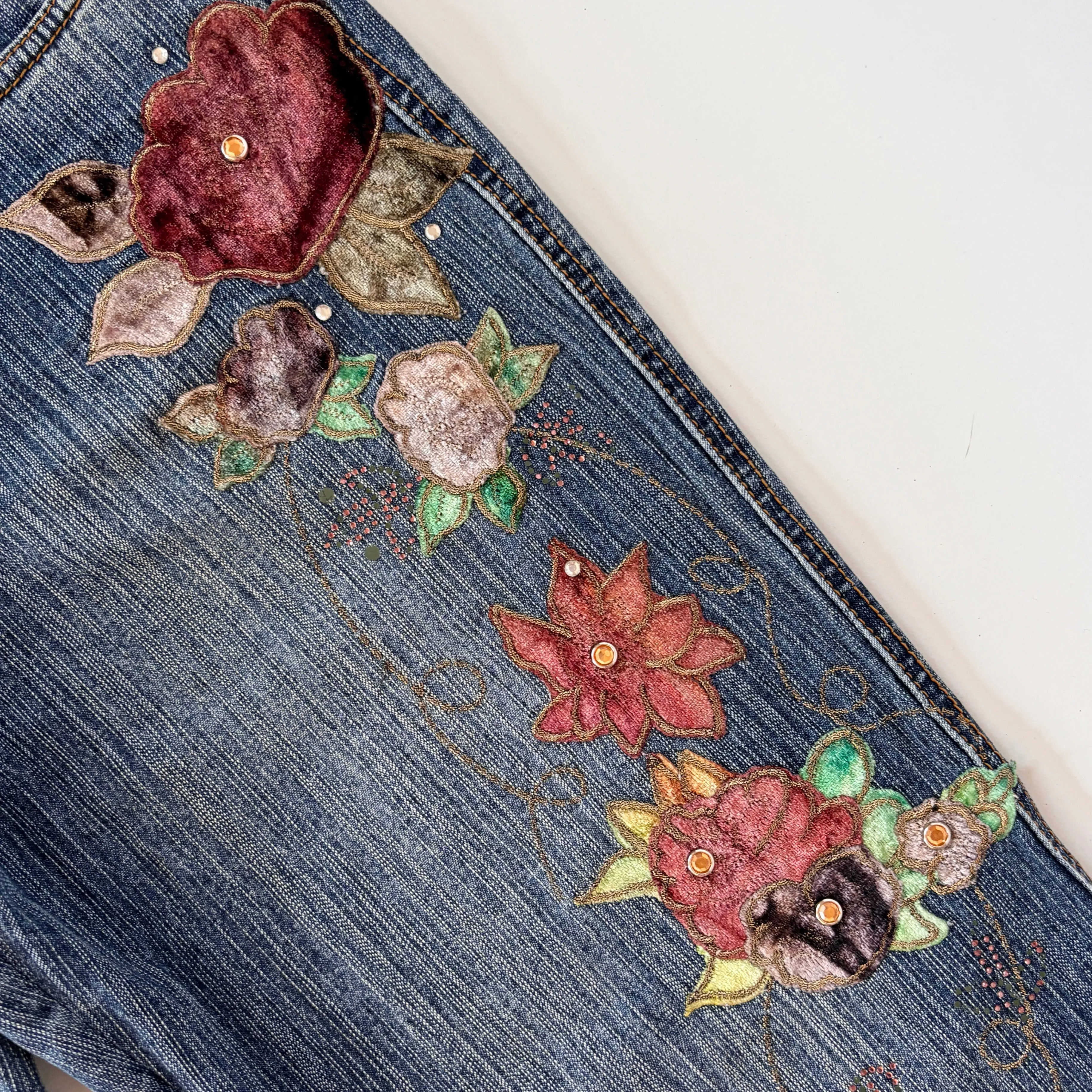 Y2K Floral Embellished Flare Jeans (L)
